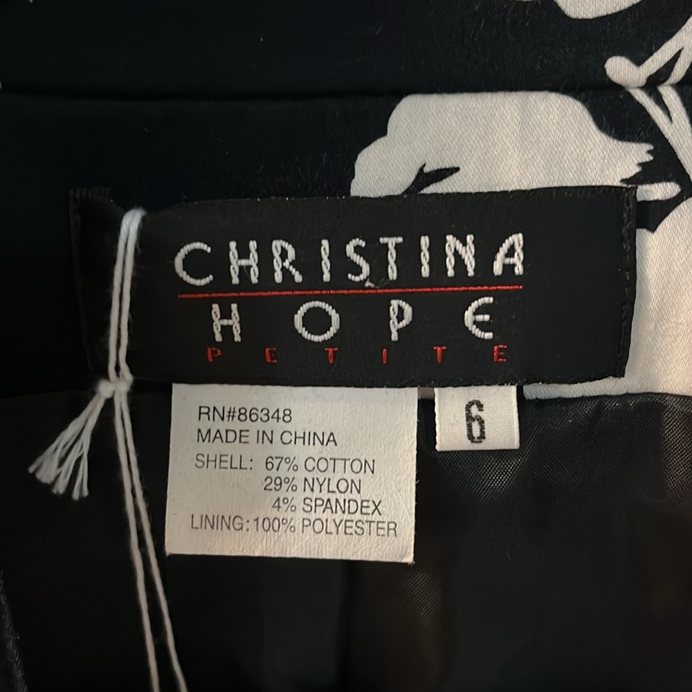 Christina Hope Black and White Floral Blazer - Picture 2 of 10